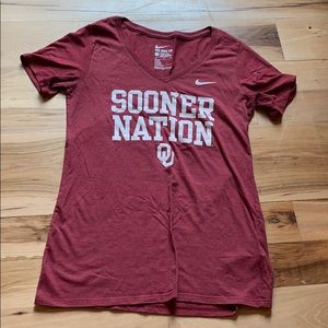 Nike - Size S OU Sooner Nation V Neck T-Shirt